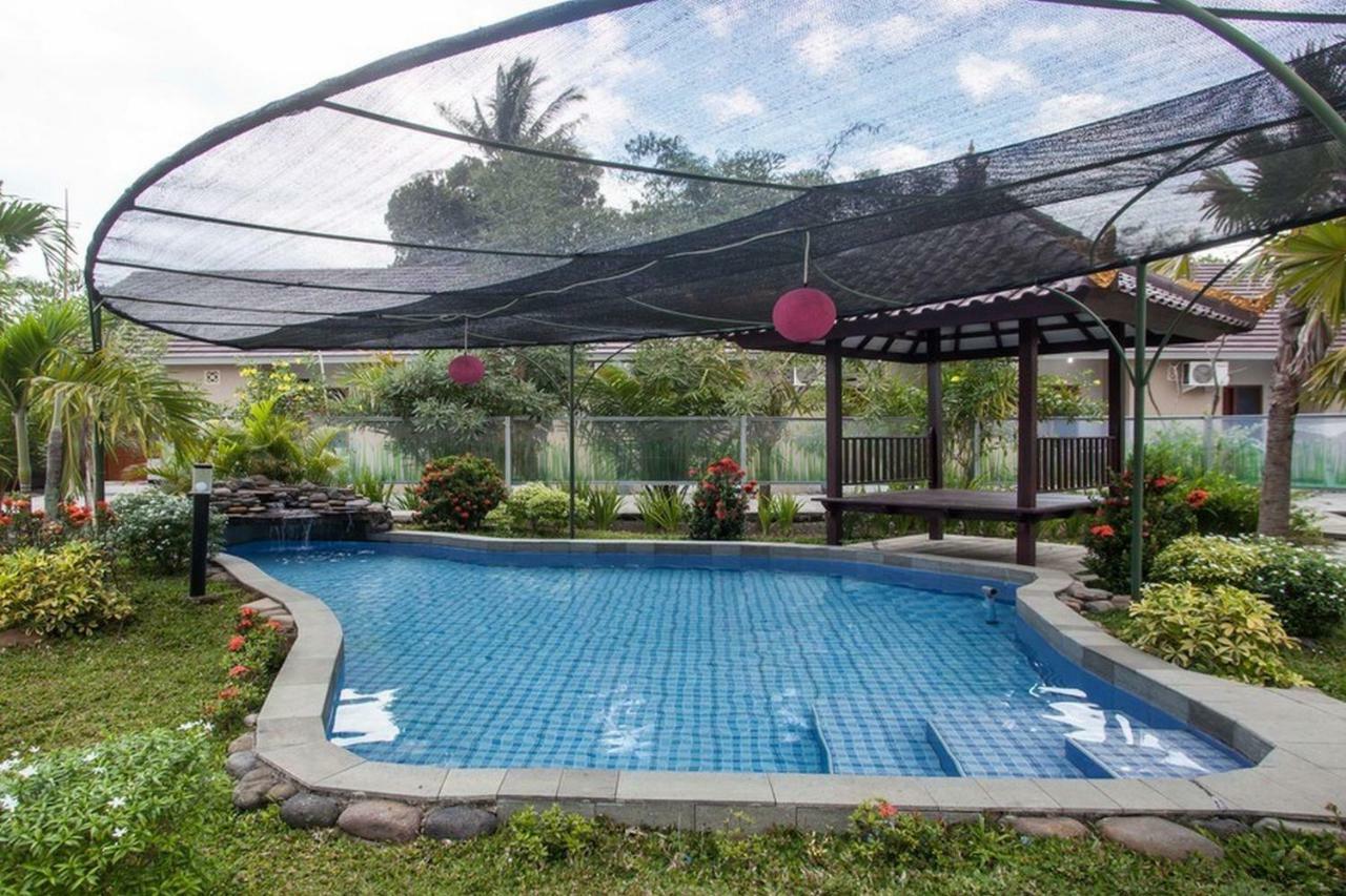Homestay Reddoorz Syariah Near Banyuwangi Airport *