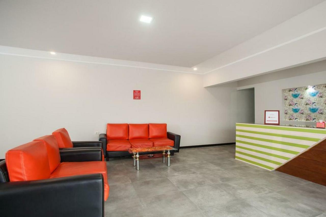 Homestay Reddoorz Syariah Near Banyuwangi Airport *
